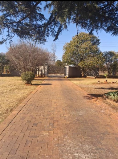 6 Bedroom Property for Sale in Raslouw Gauteng