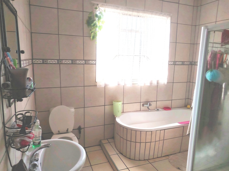 3 Bedroom Property for Sale in Casseldale Gauteng