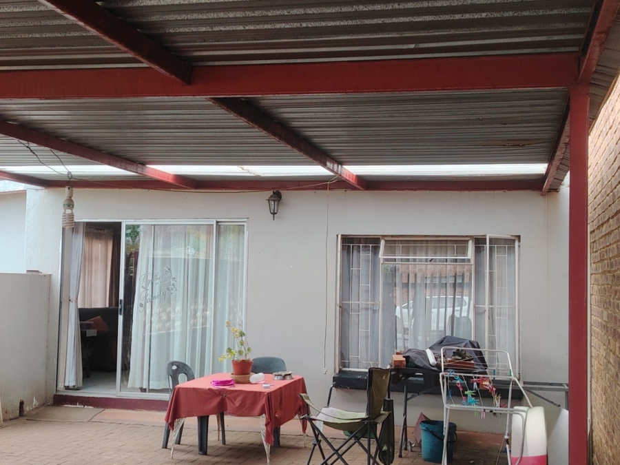 3 Bedroom Property for Sale in Casseldale Gauteng