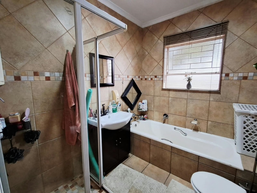 3 Bedroom Property for Sale in Freeway Park Gauteng