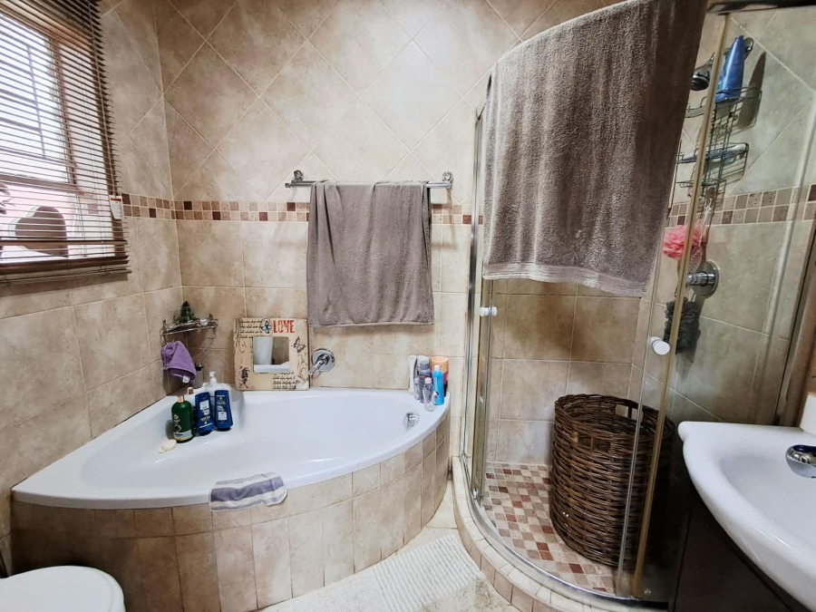 3 Bedroom Property for Sale in Freeway Park Gauteng