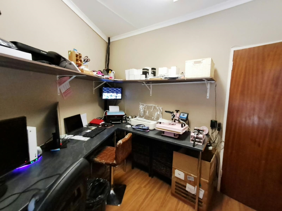 3 Bedroom Property for Sale in Freeway Park Gauteng