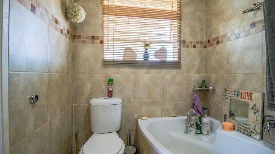 3 Bedroom Property for Sale in Freeway Park Gauteng