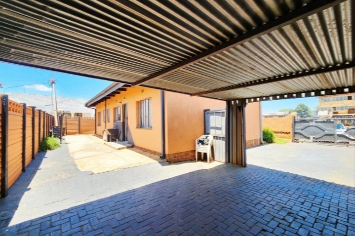 3 Bedroom Property for Sale in Sebokeng Zone 14 Gauteng