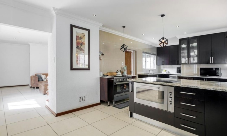 4 Bedroom Property for Sale in Douglasdale Gauteng