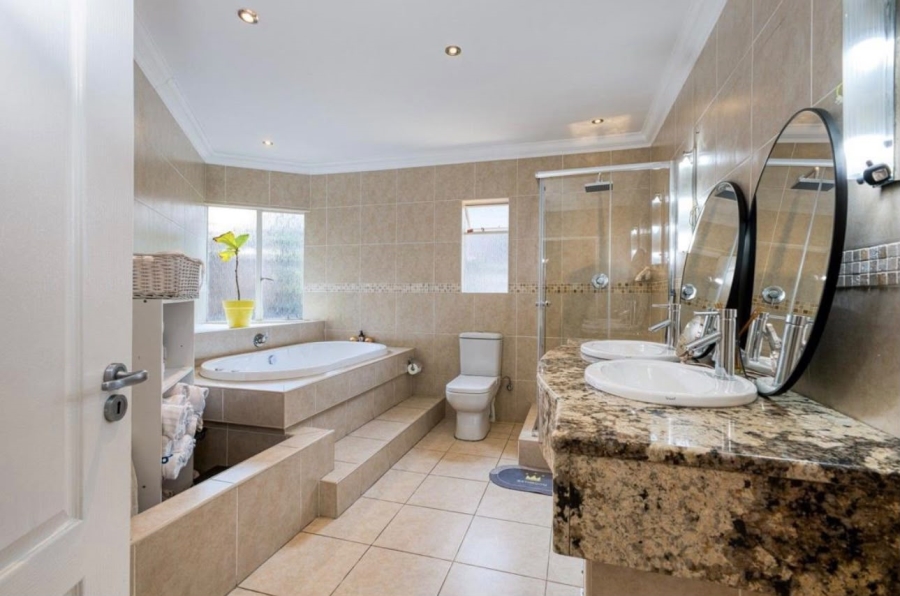 4 Bedroom Property for Sale in Douglasdale Gauteng