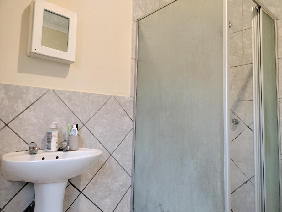 2 Bedroom Property for Sale in Erand Gardens Gauteng