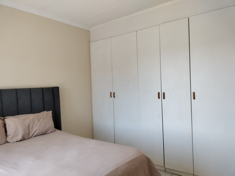 2 Bedroom Property for Sale in Erand Gardens Gauteng