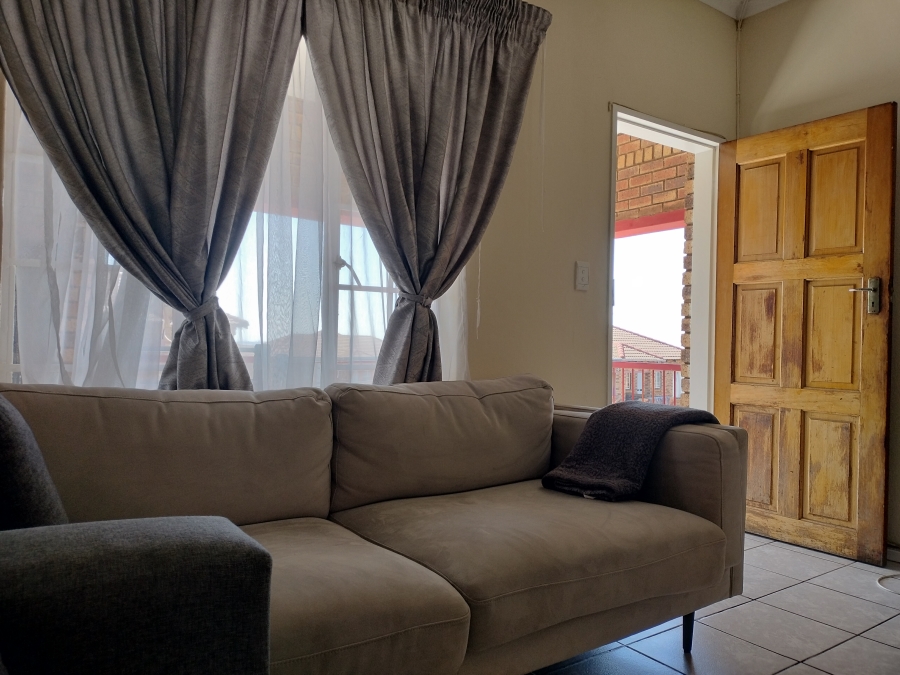 2 Bedroom Property for Sale in Erand Gardens Gauteng