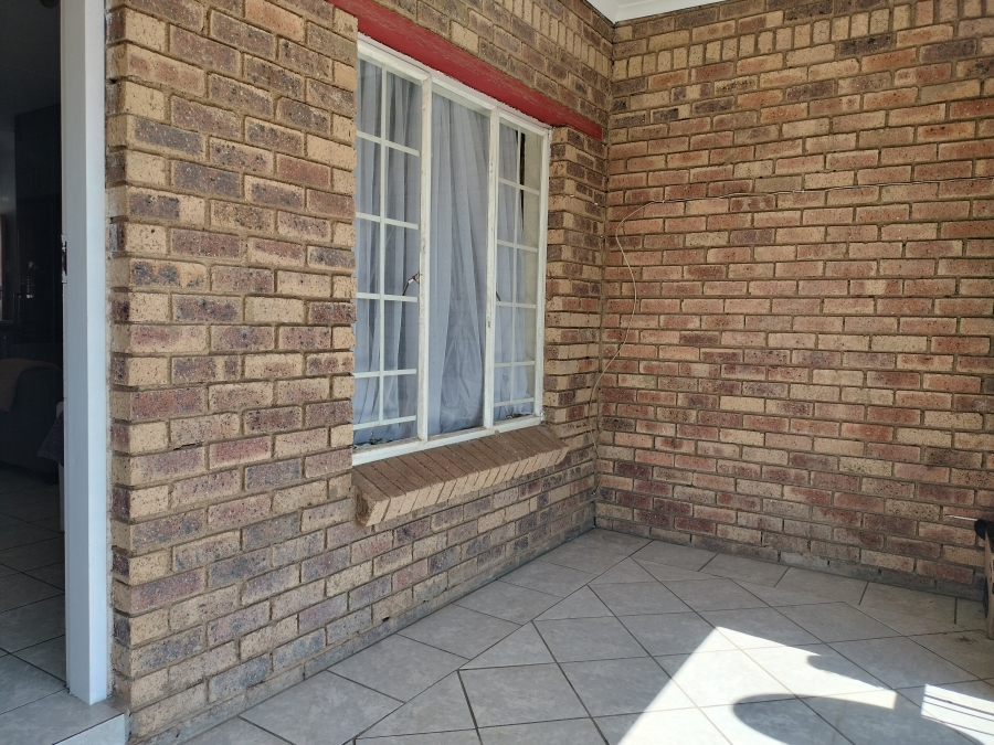 2 Bedroom Property for Sale in Erand Gardens Gauteng