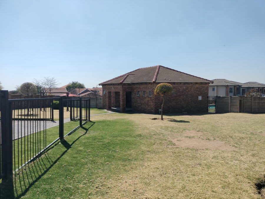 2 Bedroom Property for Sale in Erand Gardens Gauteng