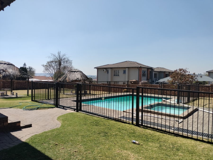 2 Bedroom Property for Sale in Erand Gardens Gauteng