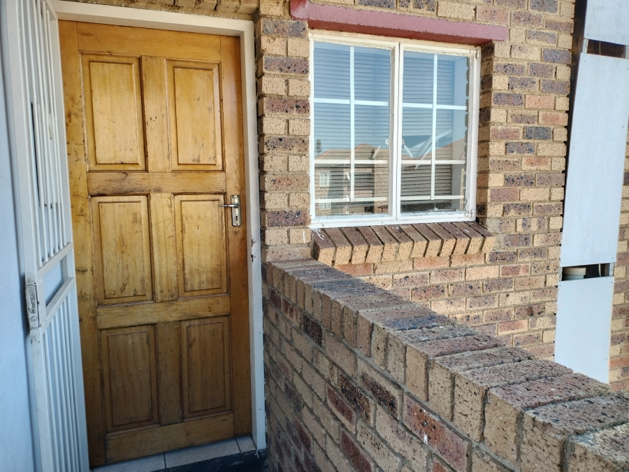 2 Bedroom Property for Sale in Erand Gardens Gauteng