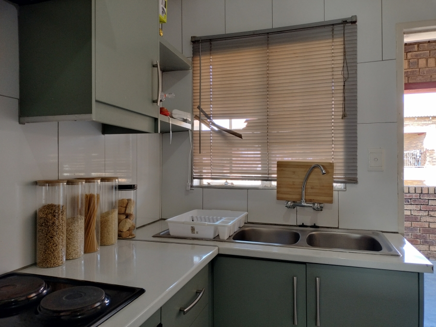 2 Bedroom Property for Sale in Erand Gardens Gauteng