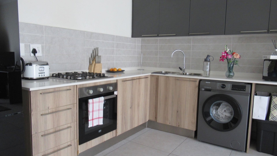 1 Bedroom Property for Sale in Longlake Gauteng