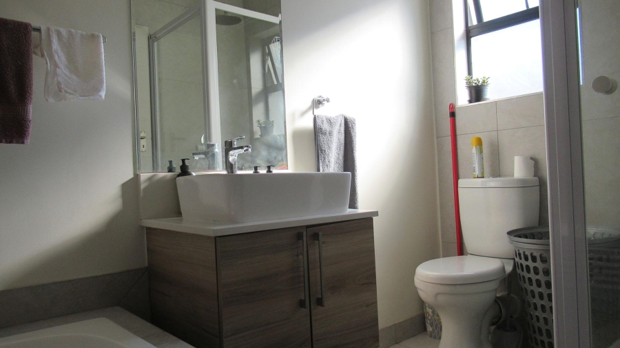 1 Bedroom Property for Sale in Longlake Gauteng