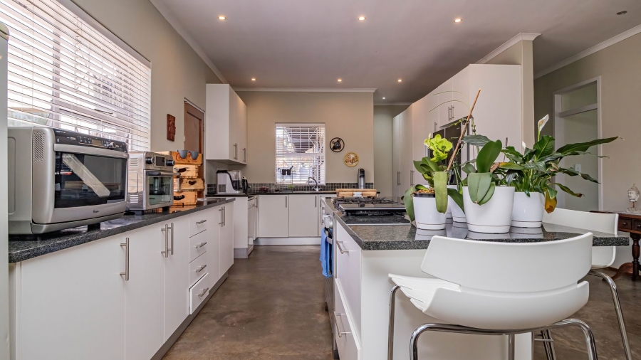 4 Bedroom Property for Sale in Illiondale Gauteng