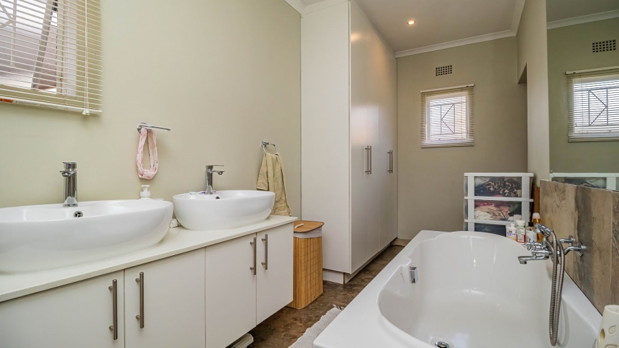 4 Bedroom Property for Sale in Illiondale Gauteng