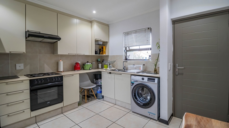 2 Bedroom Property for Sale in Sunninghill Gauteng