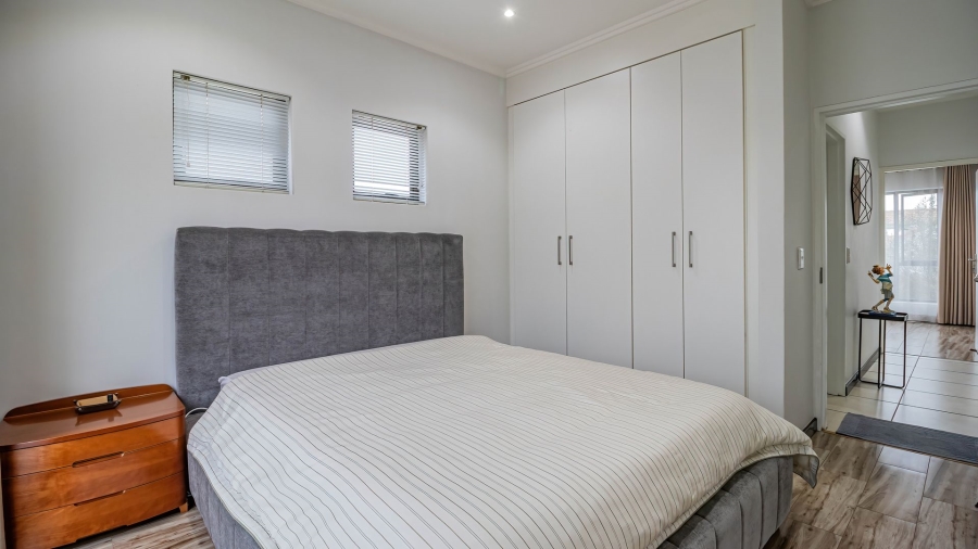 2 Bedroom Property for Sale in Sunninghill Gauteng