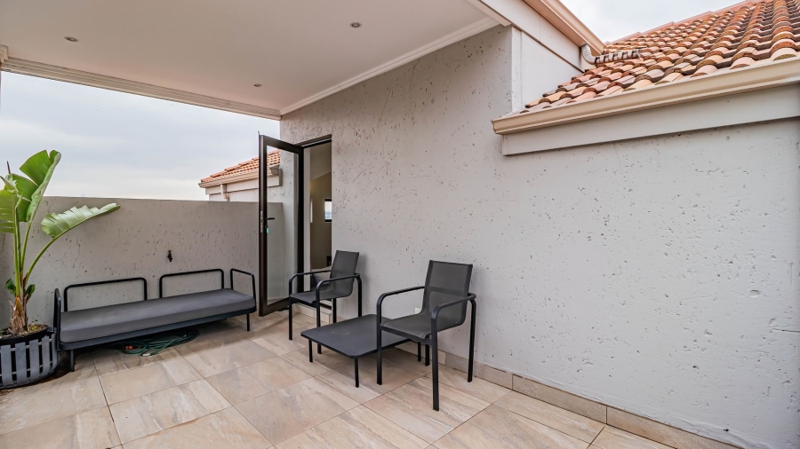 2 Bedroom Property for Sale in Sunninghill Gauteng