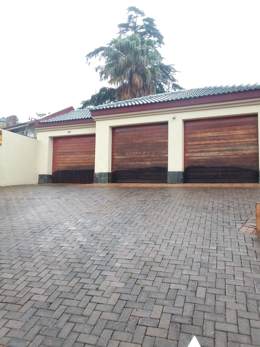 3 Bedroom Property for Sale in Mondeor Gauteng