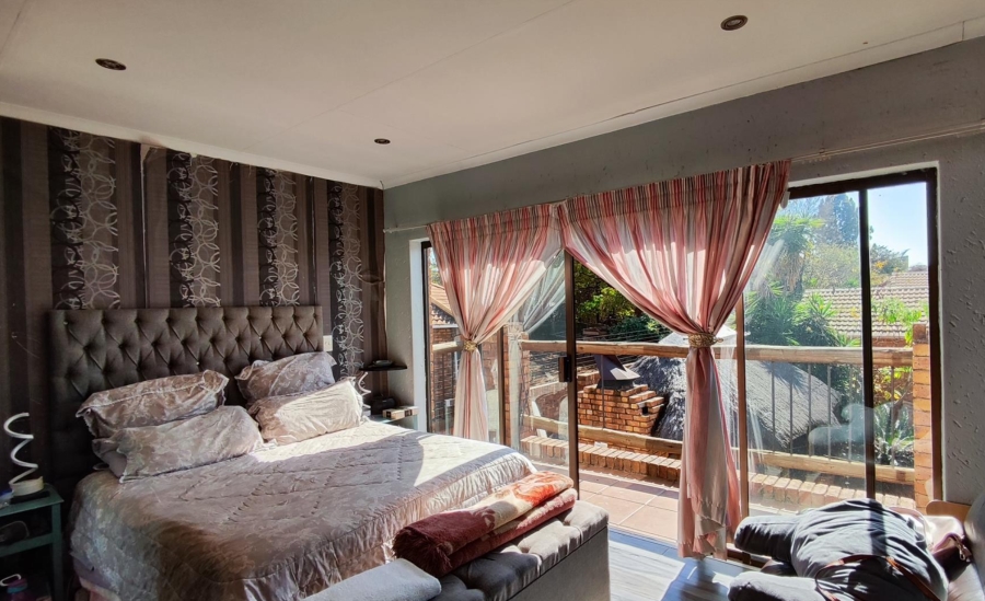 4 Bedroom Property for Sale in Glen Marais Gauteng