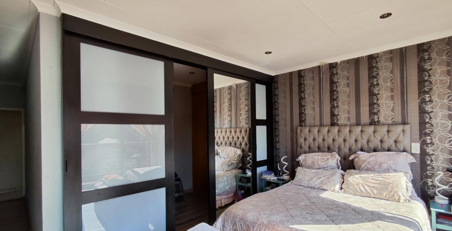 4 Bedroom Property for Sale in Glen Marais Gauteng