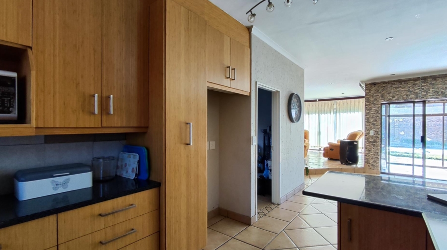 4 Bedroom Property for Sale in Glen Marais Gauteng