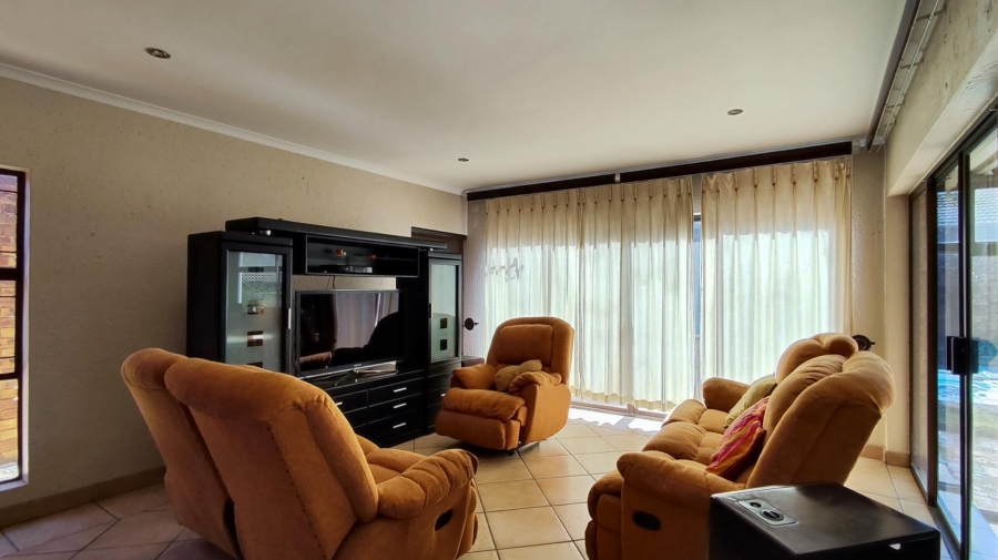 4 Bedroom Property for Sale in Glen Marais Gauteng