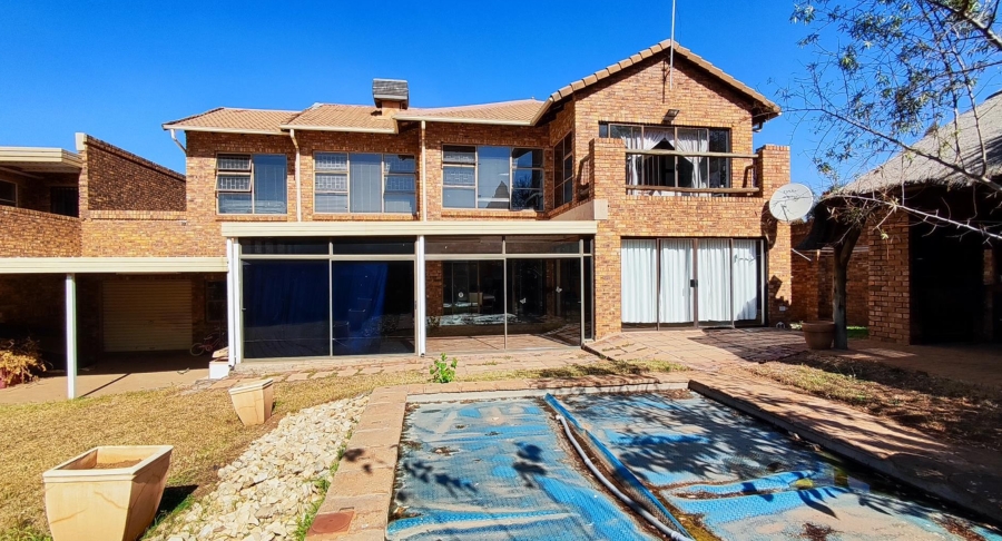 4 Bedroom Property for Sale in Glen Marais Gauteng