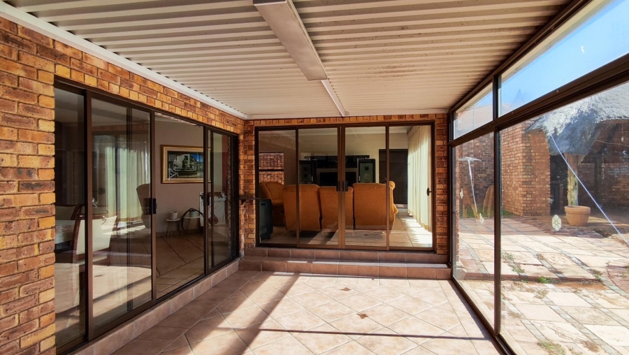 4 Bedroom Property for Sale in Glen Marais Gauteng