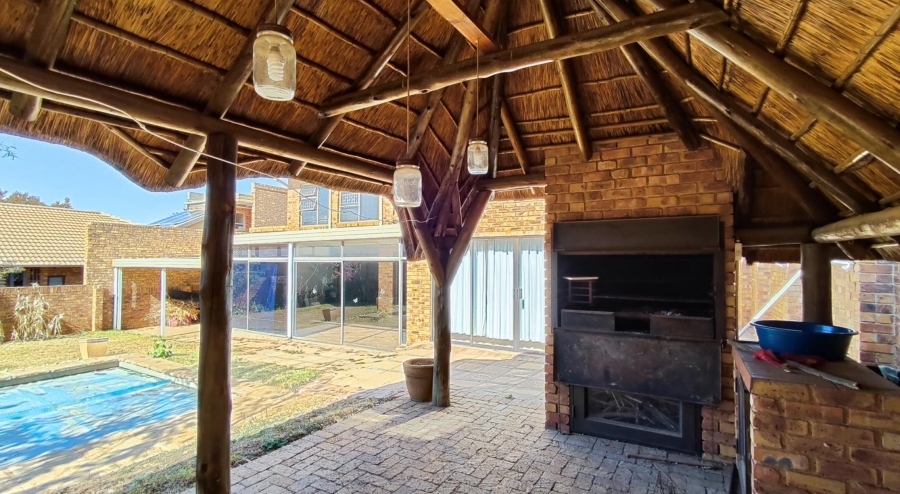 4 Bedroom Property for Sale in Glen Marais Gauteng