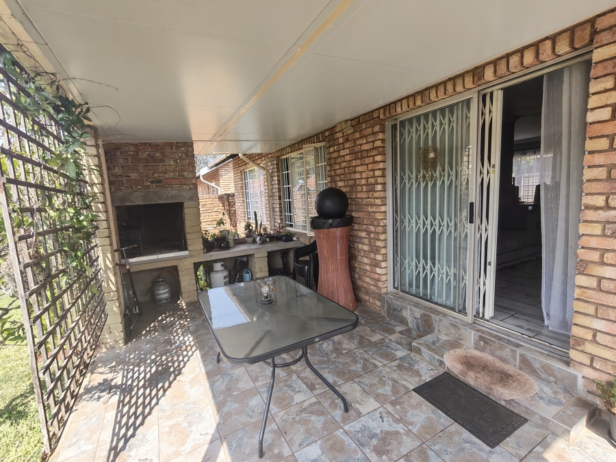 3 Bedroom Property for Sale in Dorandia Gauteng