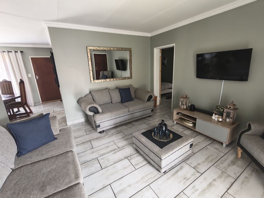 3 Bedroom Property for Sale in Dorandia Gauteng
