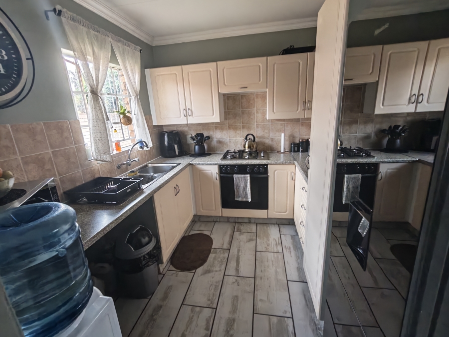 3 Bedroom Property for Sale in Dorandia Gauteng