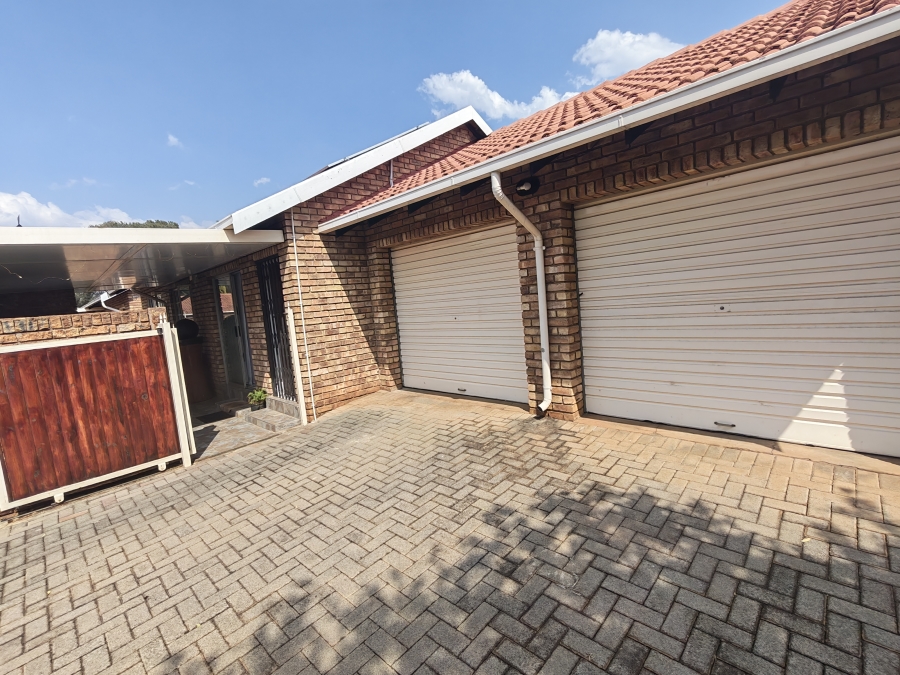3 Bedroom Property for Sale in Dorandia Gauteng