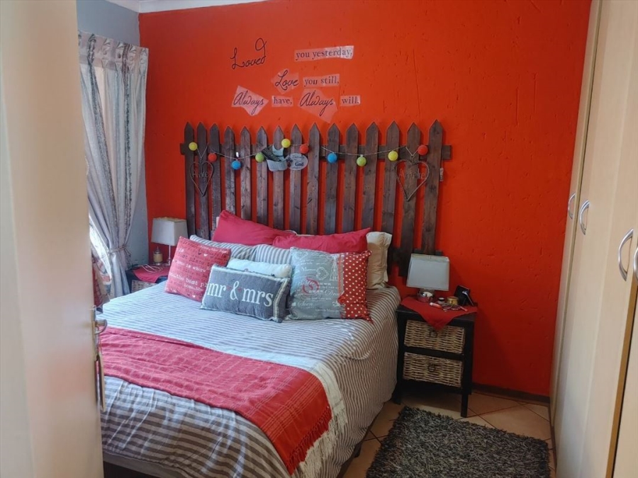 2 Bedroom Property for Sale in Glen Marais Gauteng