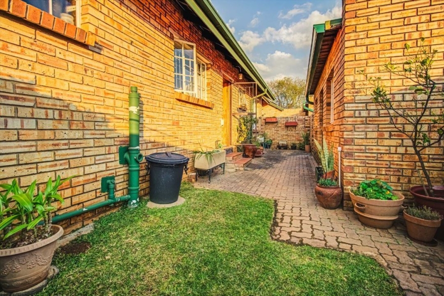3 Bedroom Property for Sale in Glen Marais Gauteng