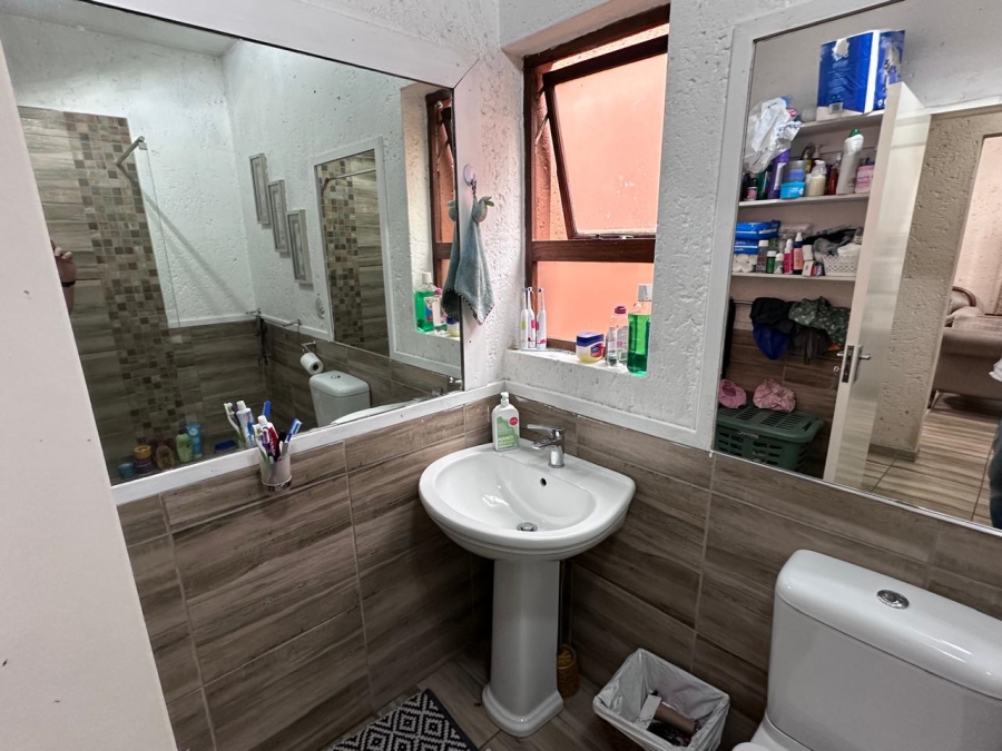 2 Bedroom Property for Sale in Sunninghill Gauteng