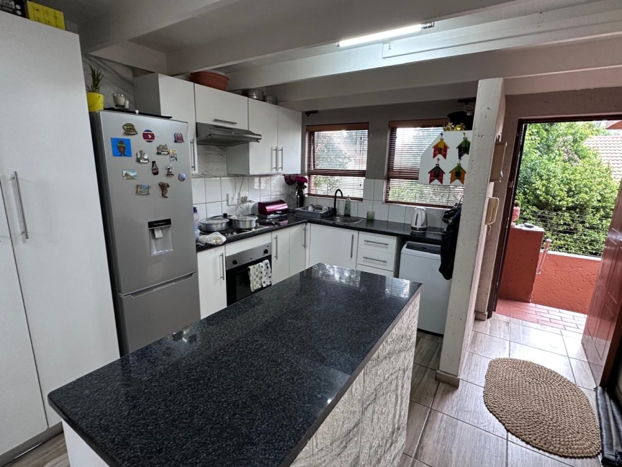 2 Bedroom Property for Sale in Sunninghill Gauteng