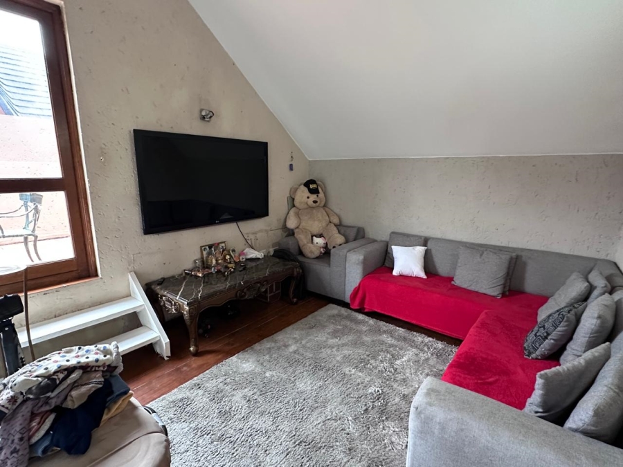 2 Bedroom Property for Sale in Sunninghill Gauteng