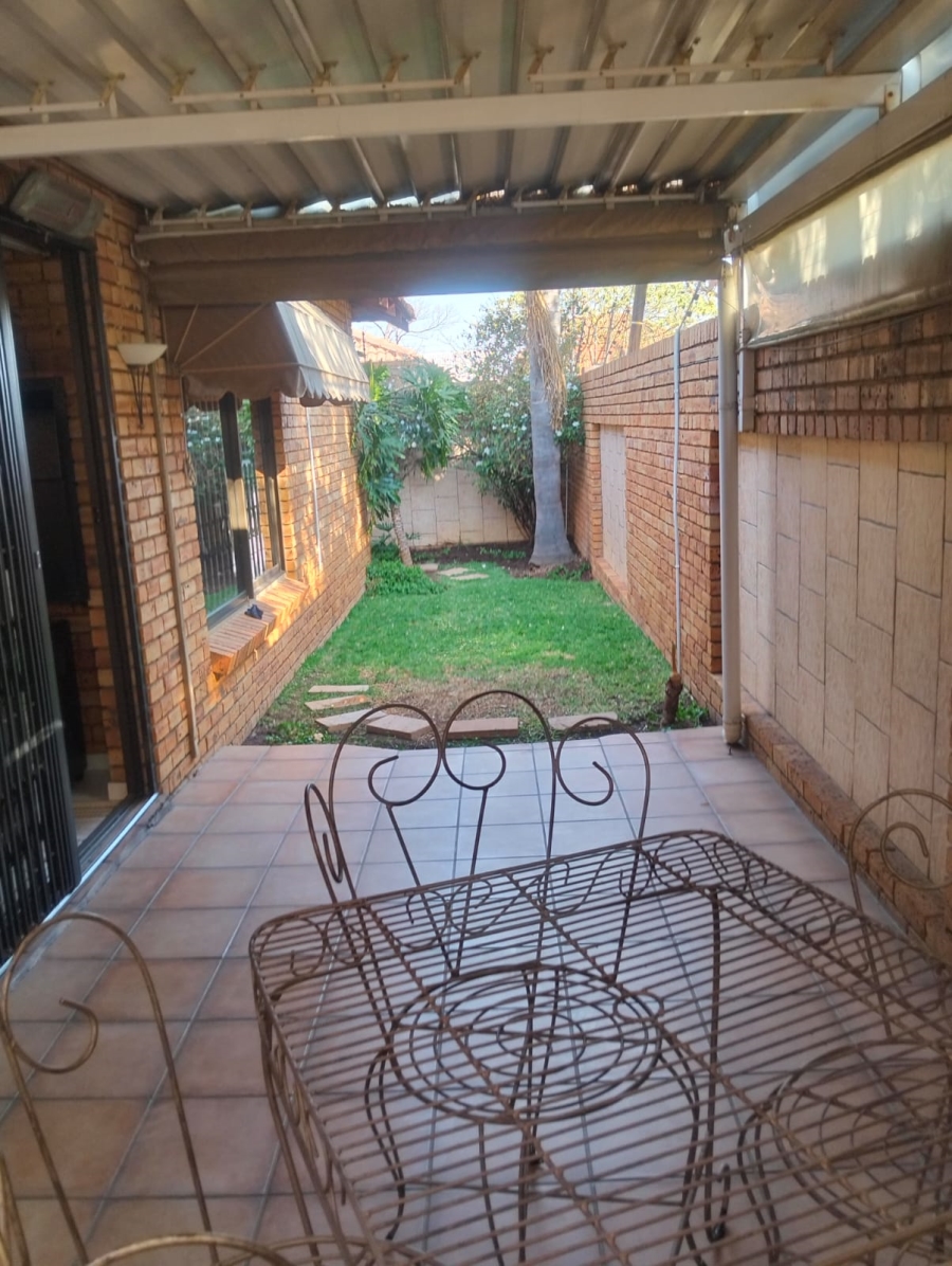 To Let 3 Bedroom Property for Rent in New Redruth Gauteng