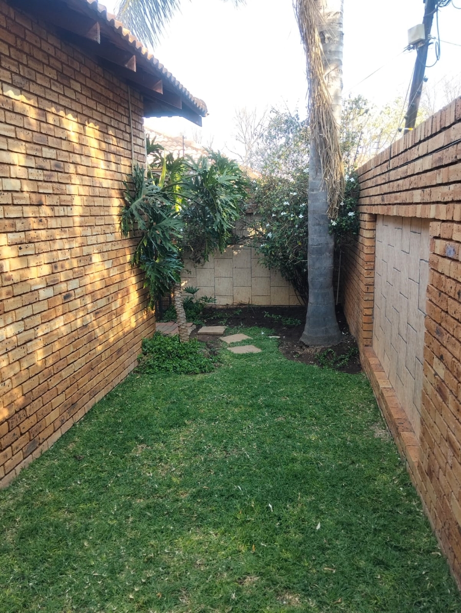 To Let 3 Bedroom Property for Rent in New Redruth Gauteng