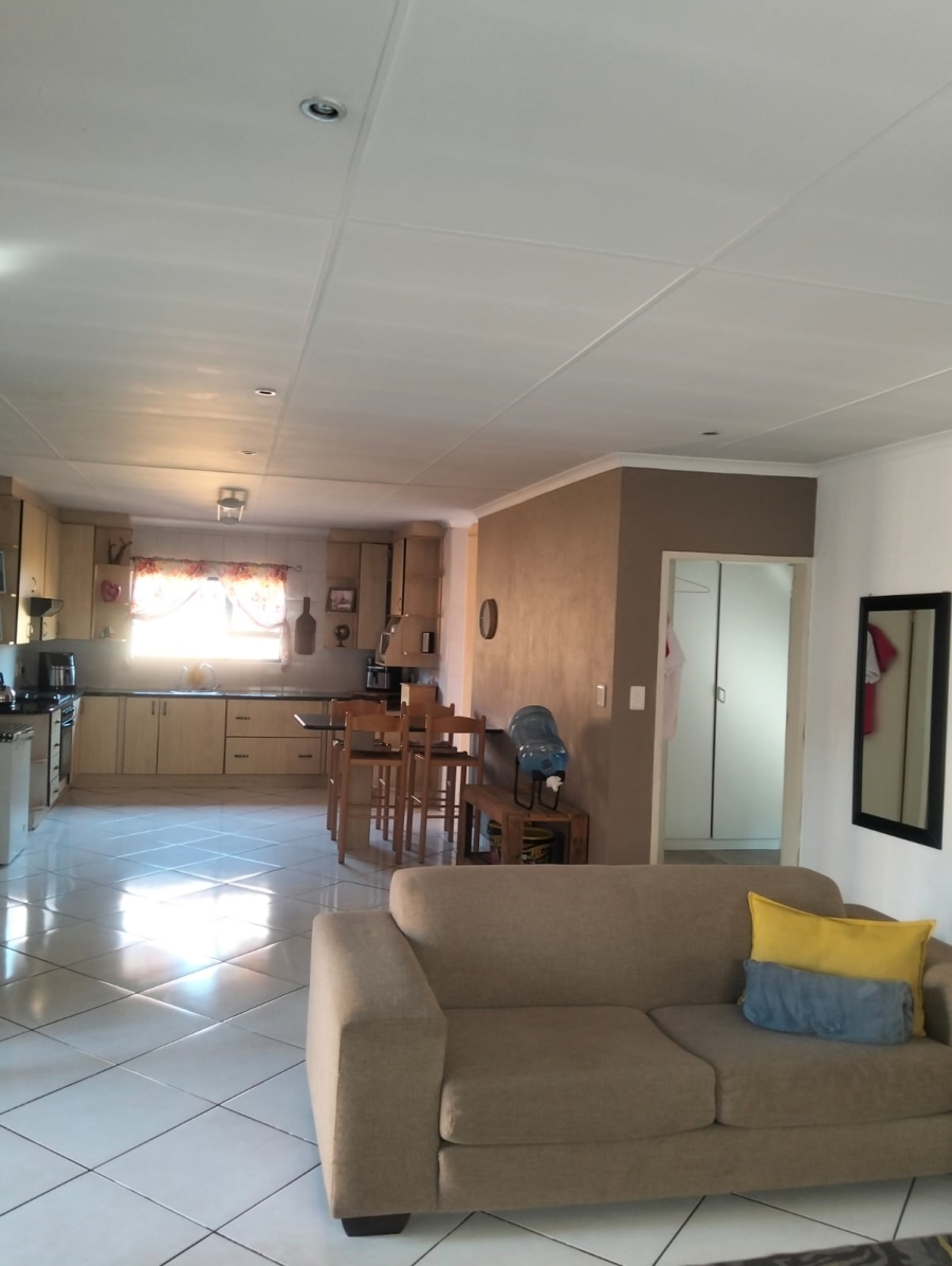 To Let 3 Bedroom Property for Rent in New Redruth Gauteng