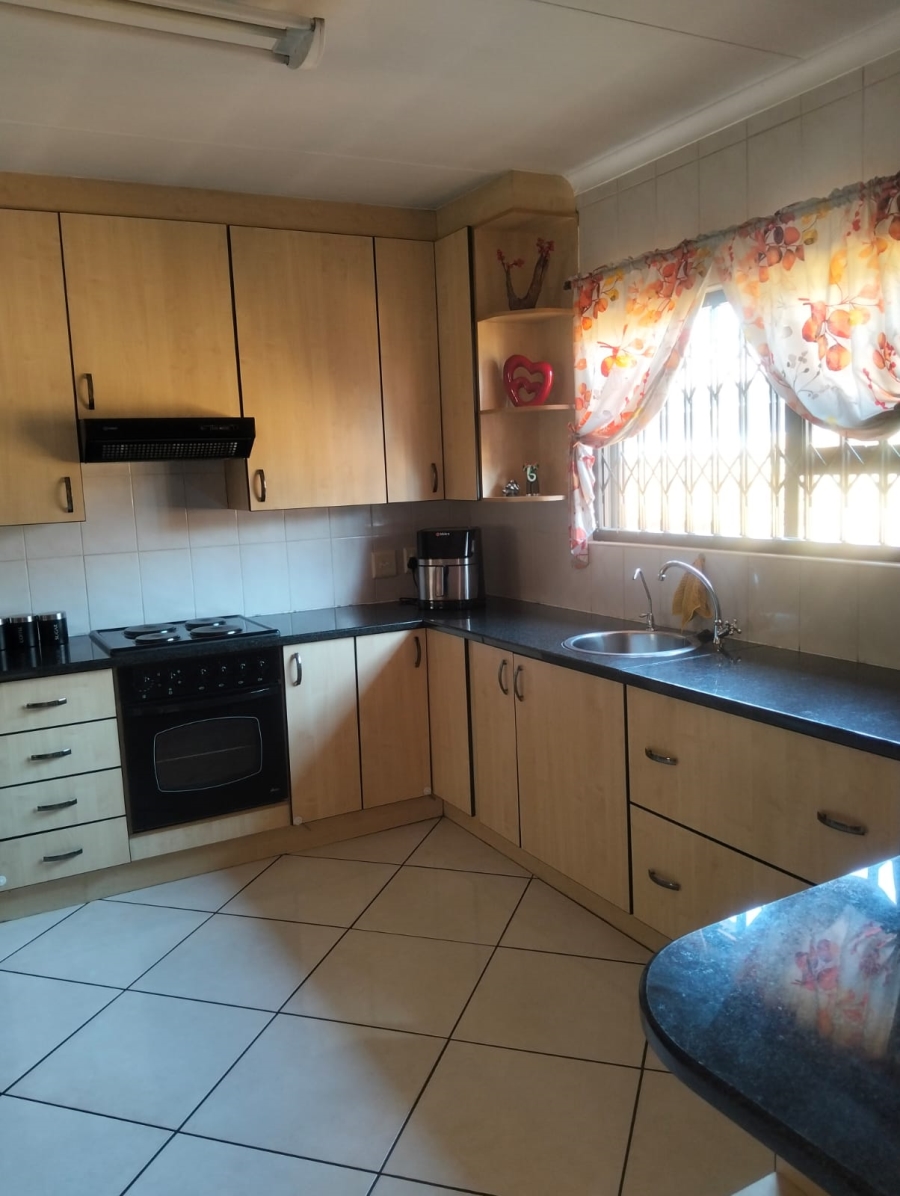 To Let 3 Bedroom Property for Rent in New Redruth Gauteng