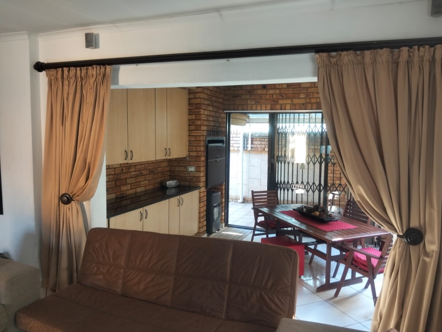 To Let 3 Bedroom Property for Rent in New Redruth Gauteng
