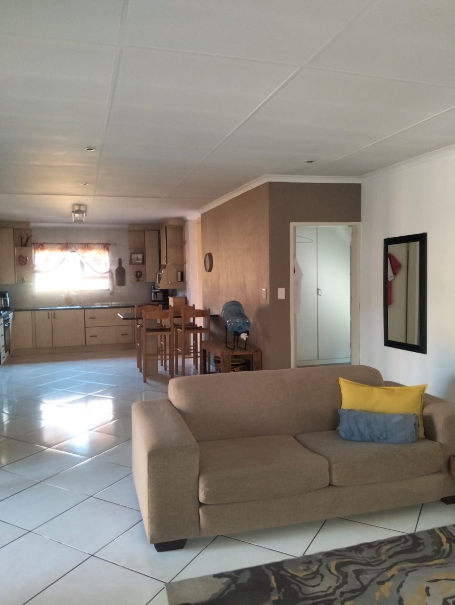 To Let 3 Bedroom Property for Rent in New Redruth Gauteng