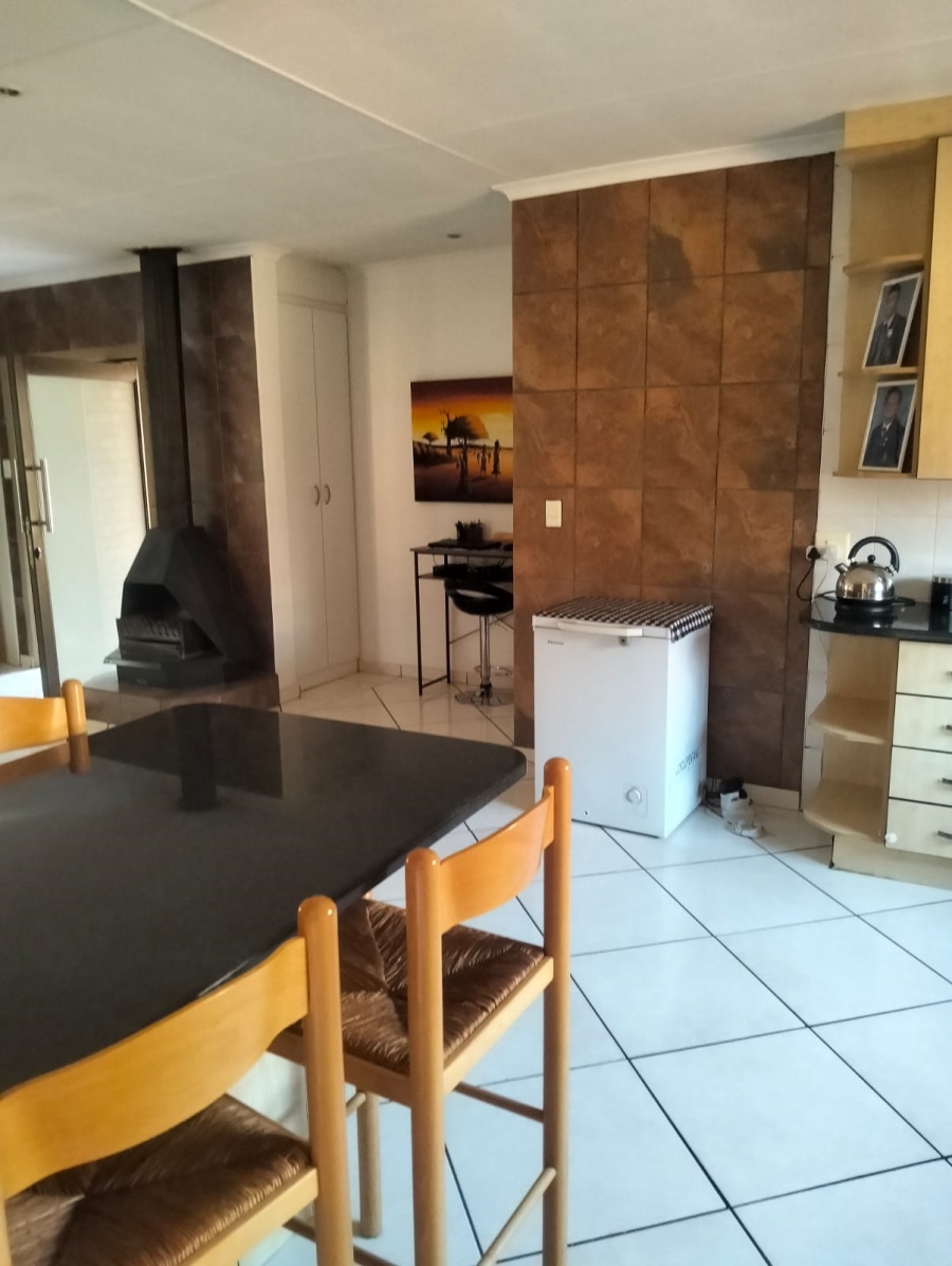 To Let 3 Bedroom Property for Rent in New Redruth Gauteng