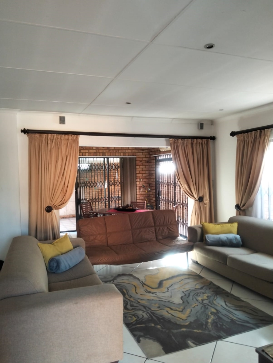 To Let 3 Bedroom Property for Rent in New Redruth Gauteng